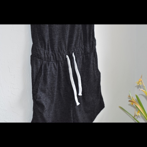 SHEIN laid back romper with draw strings & pockets - Picture 2 of 3